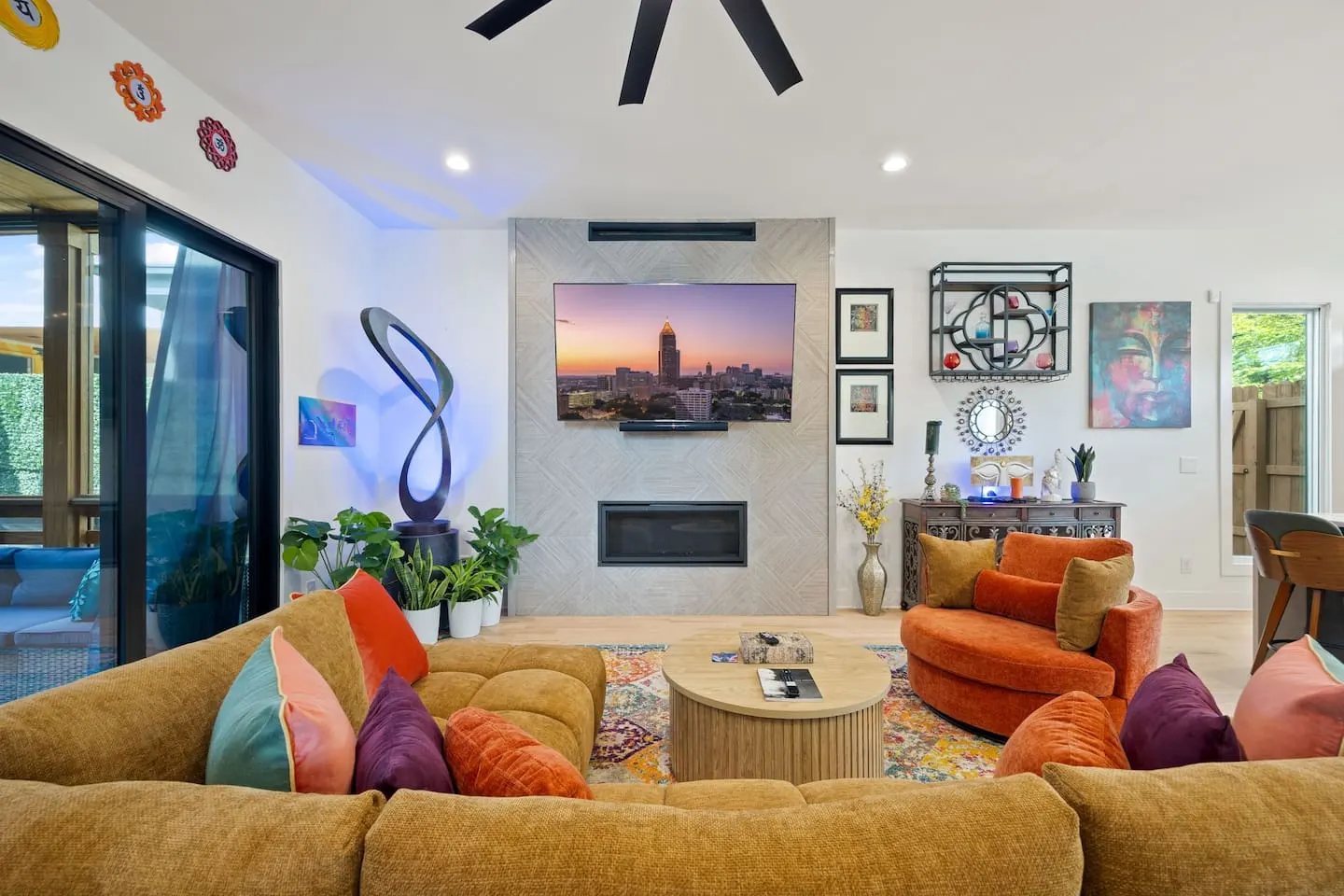 Atlanta Luxury Stay -3 Miles to Downtown with Hot Tub - GameRoom - Sleeps 10 12