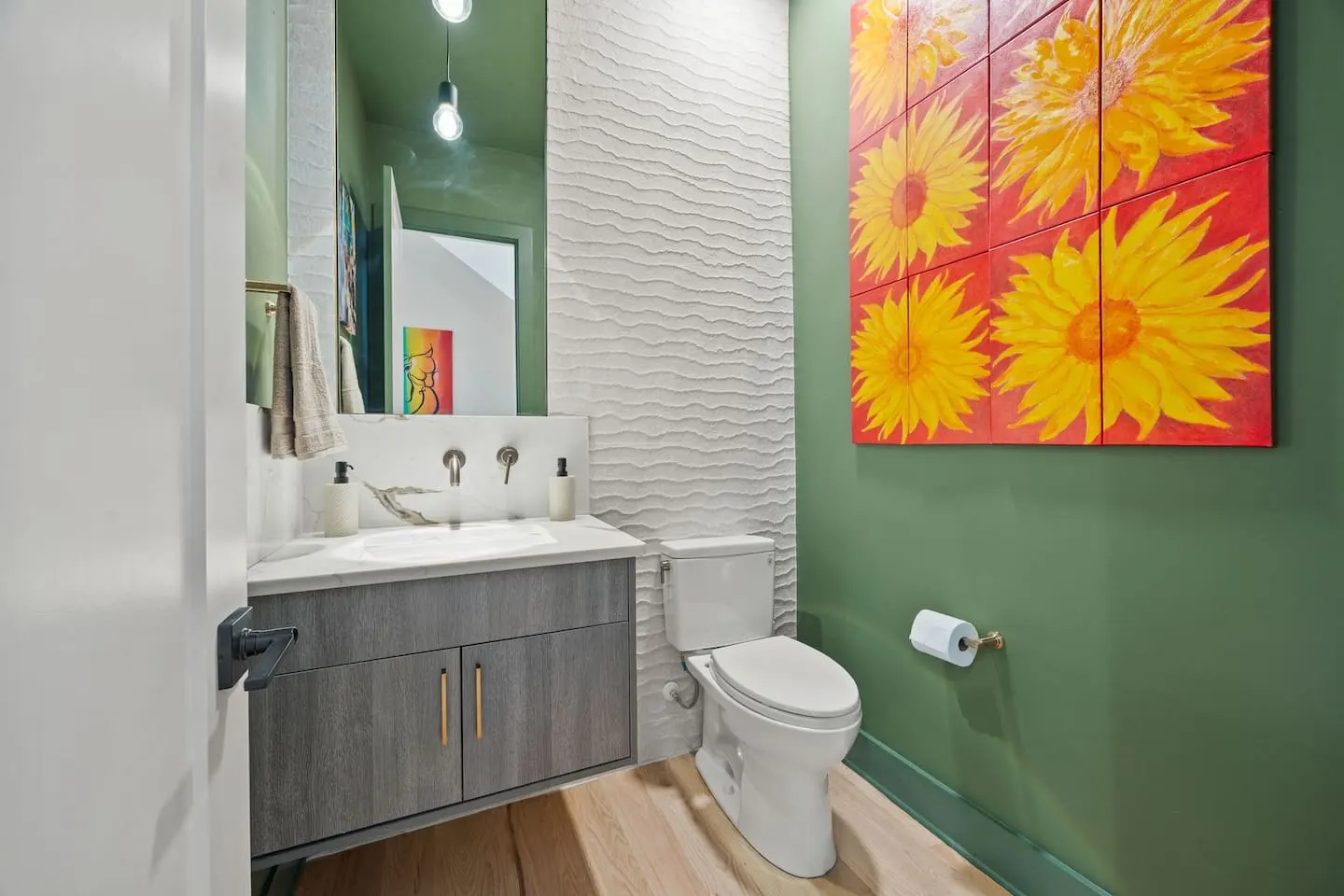 Atlanta Luxury Stay -3 Miles to Downtown with Hot Tub - GameRoom - Sleeps 10 20