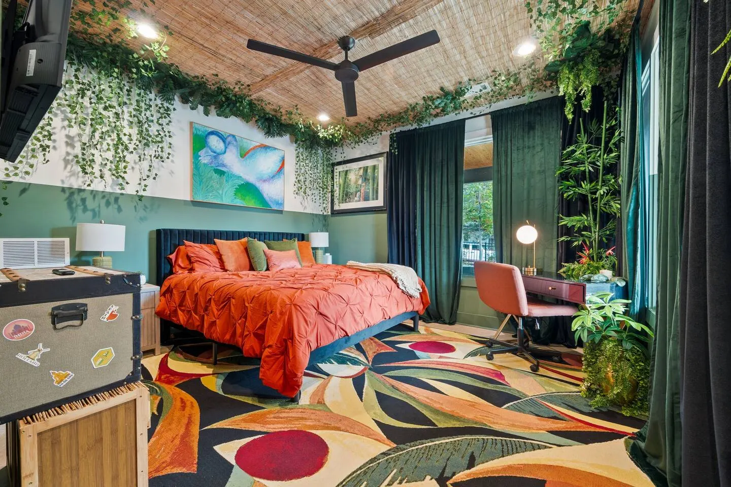 Atlanta Luxury Stay -3 Miles to Downtown with Hot Tub - GameRoom - Sleeps 10 — photo 3
