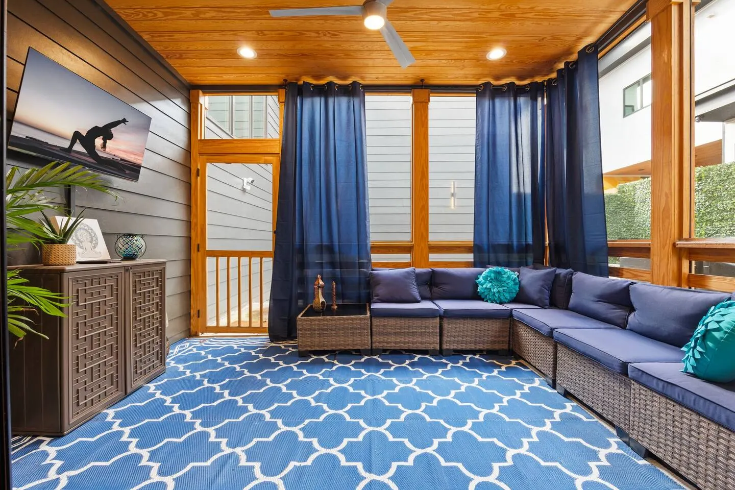 Atlanta Luxury Stay -3 Miles to Downtown with Hot Tub - GameRoom - Sleeps 10 — photo 4
