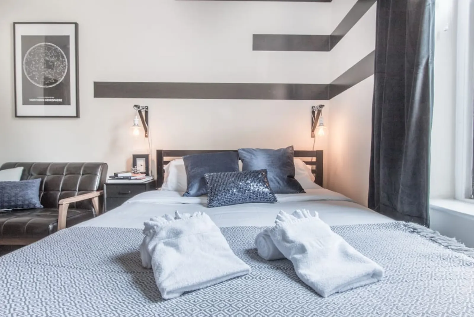 Downtown Central Studio w Fast WIFI, Keyless Entry 10