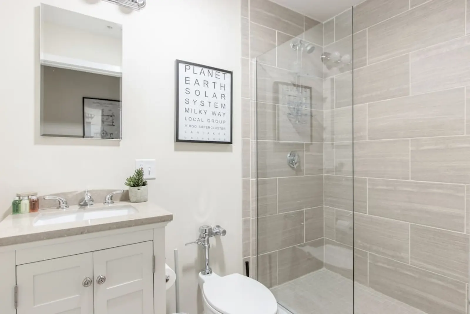 Downtown Central Studio w Fast WIFI, Keyless Entry 6