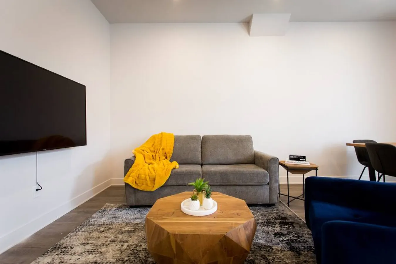 Mile End - Huge 2 Bdr with Balcony in Mile End - Unit 204 3