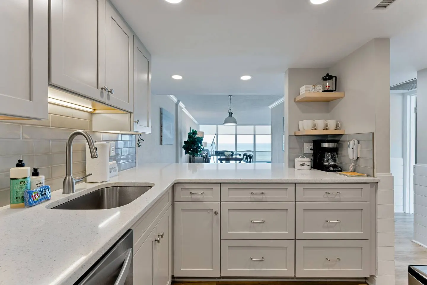Beachfront Serene 2BR/2BA Stunning Views 6