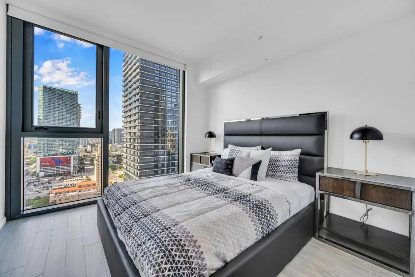 Stunning High Floor 3 Bedrooms Corner Unit Miami 11