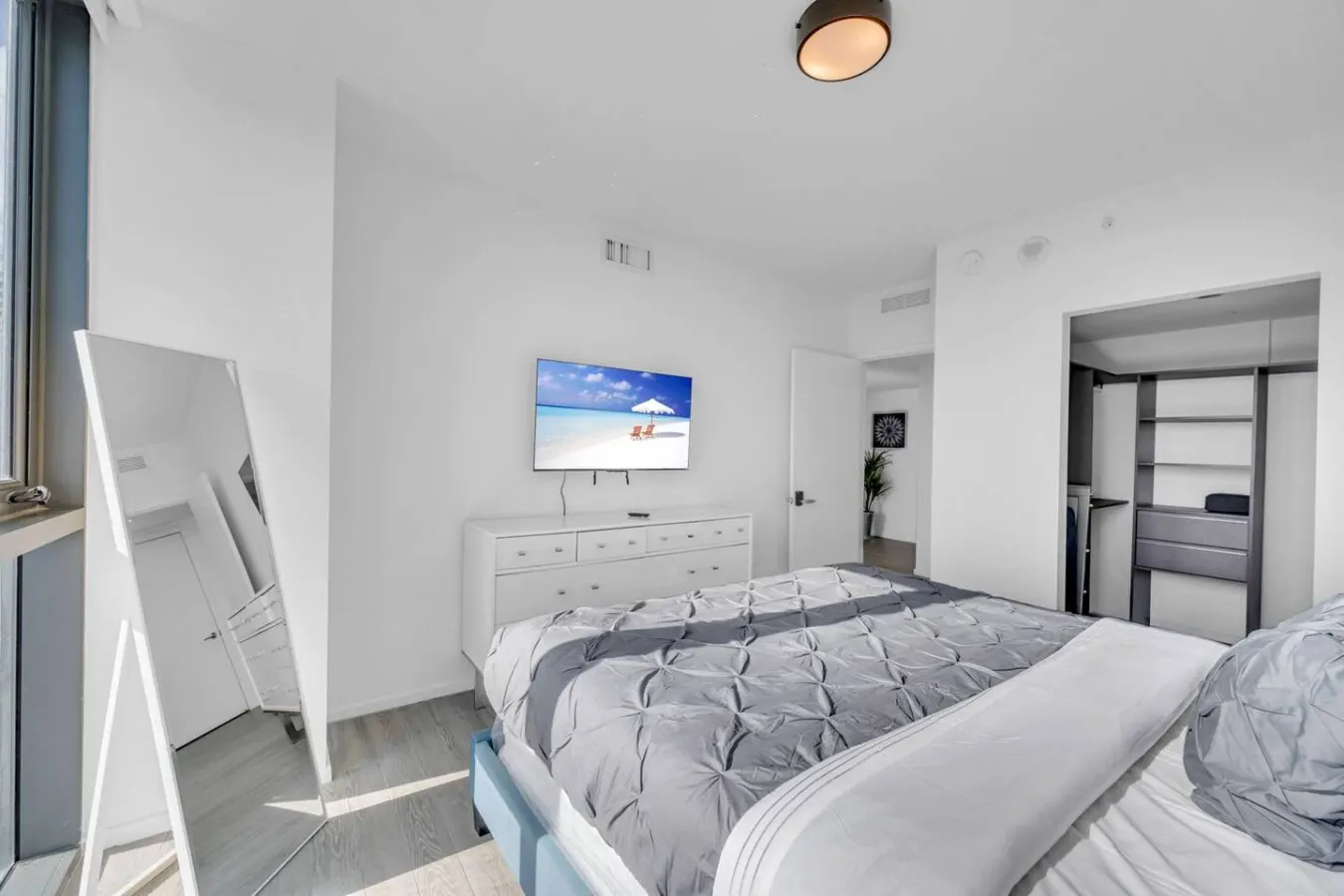 Stunning High Floor 3 Bedrooms Corner Unit Miami 13