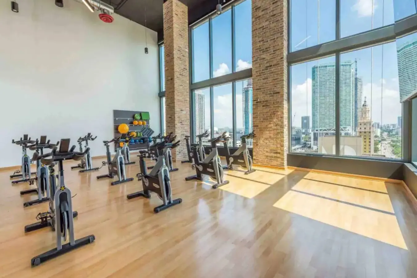Stunning High Floor 3 Bedrooms Corner Unit Miami 4