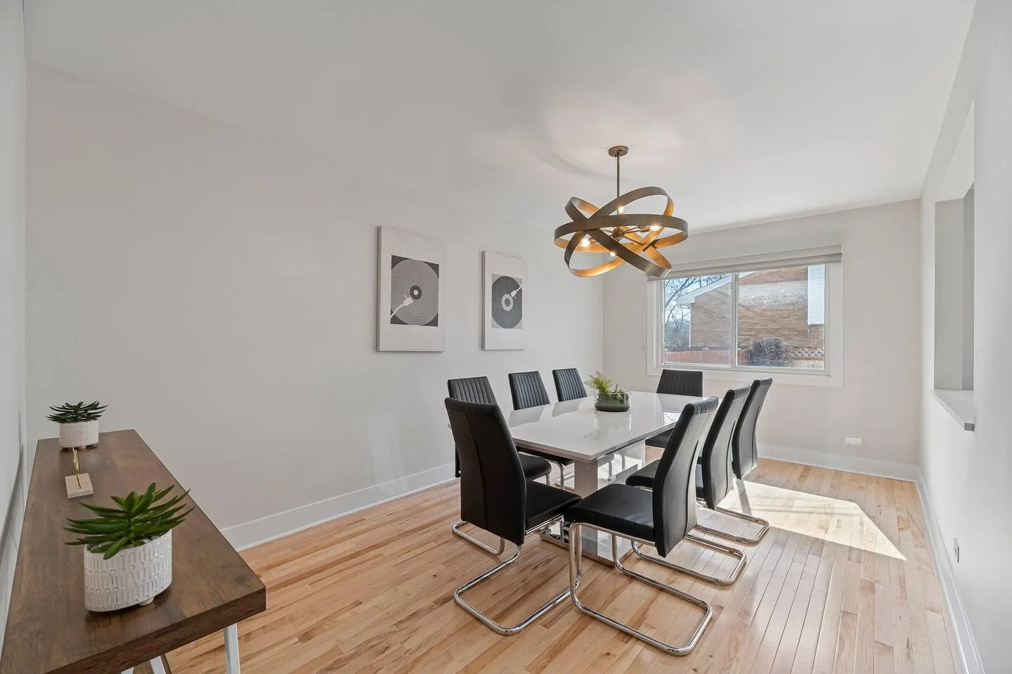 Renovated Mid-Century, 4 bed/2.1 bath townhome 10