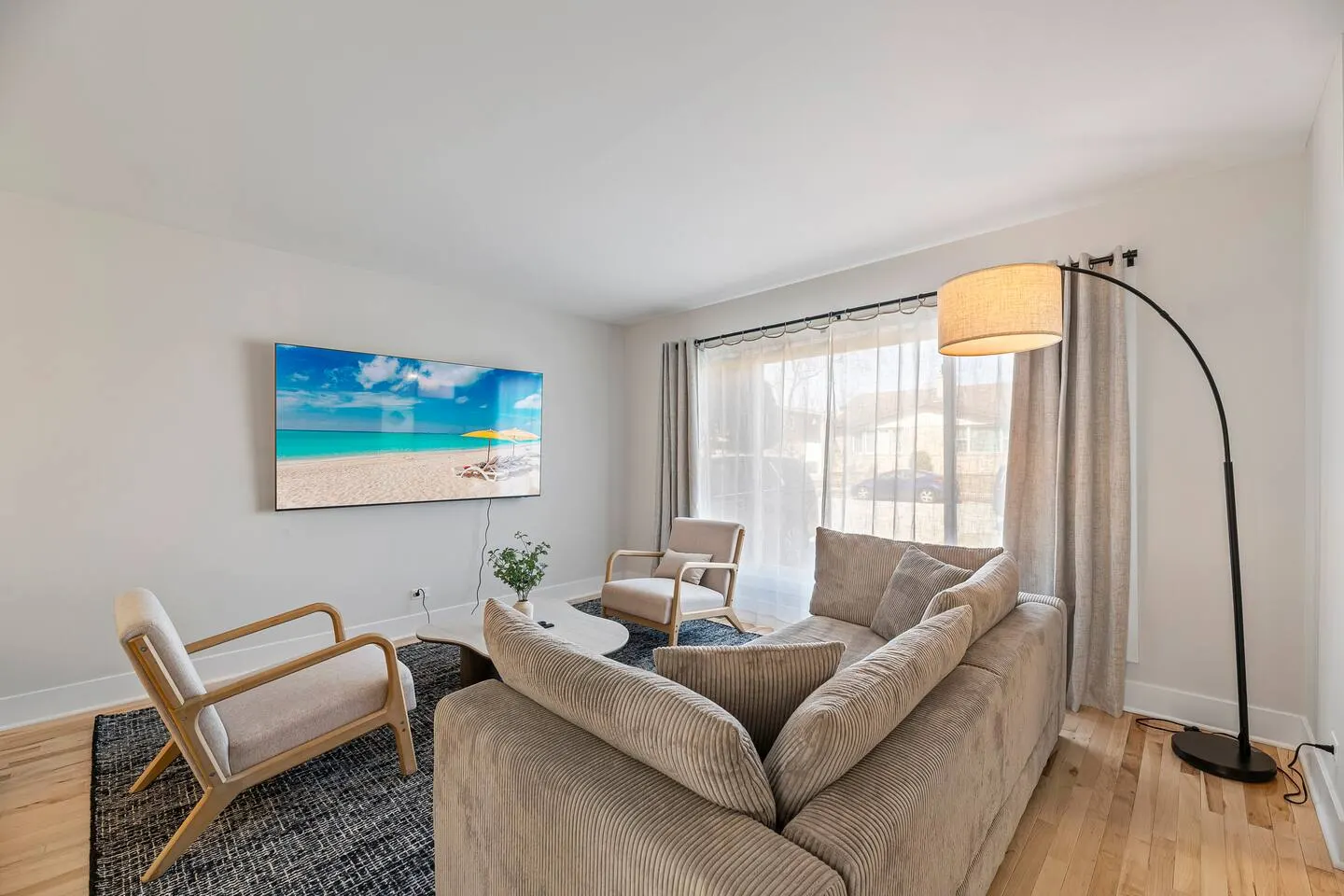 Renovated Mid-Century, 4 bed/2.1 bath townhome 13