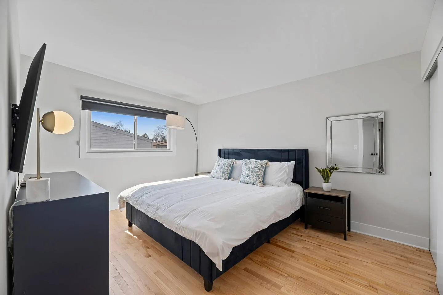 Renovated Mid-Century, 4 bed/2.1 bath townhome 19