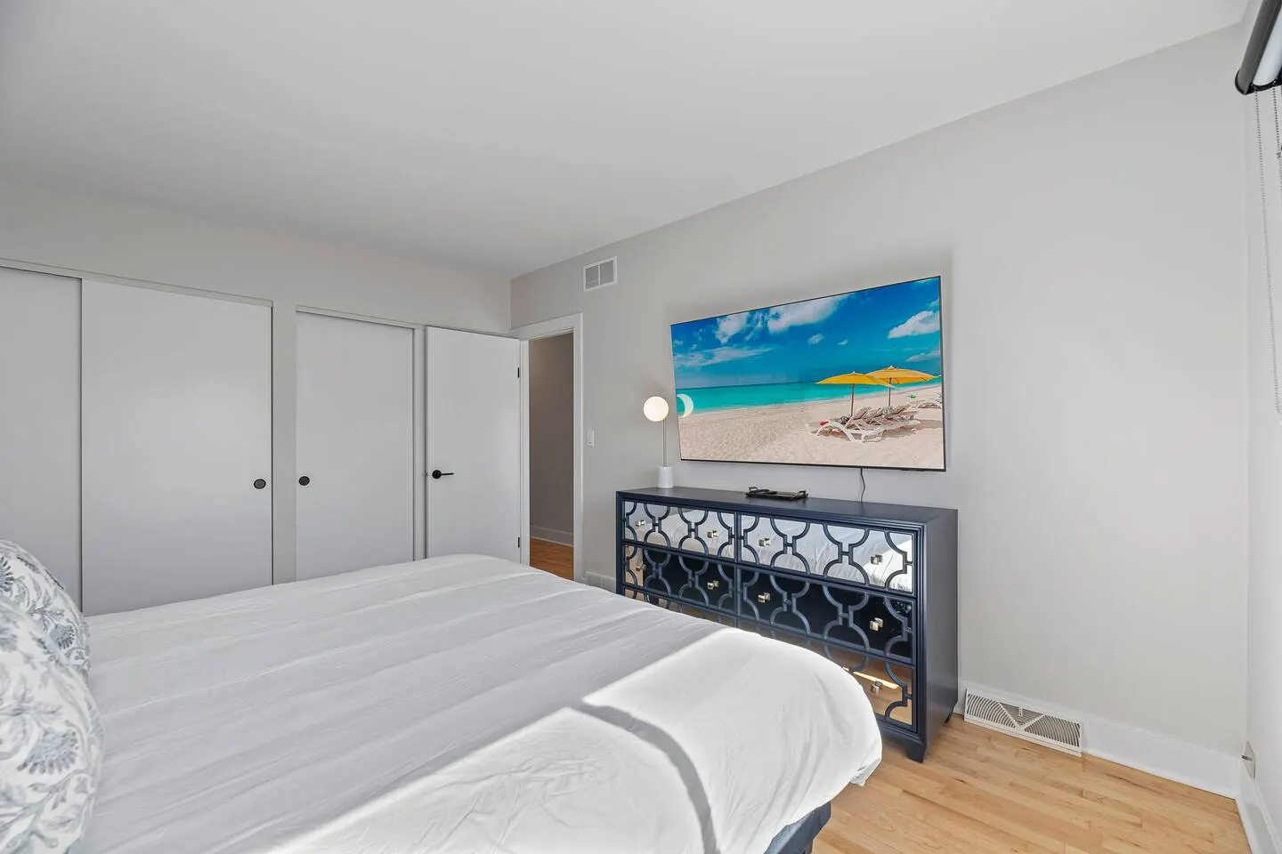 Renovated Mid-Century, 4 bed/2.1 bath townhome 20