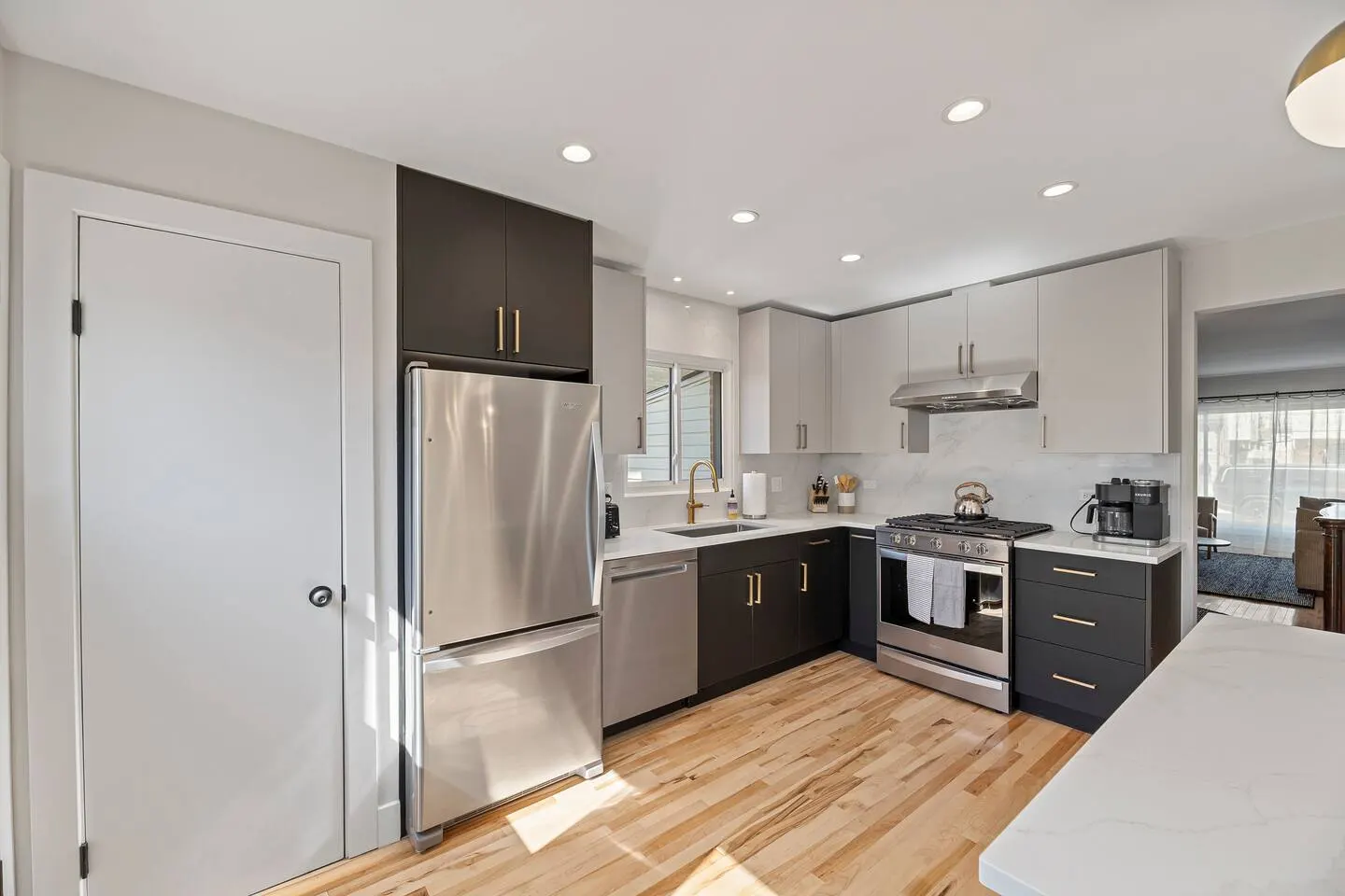Renovated Mid-Century, 4 bed/2.1 bath townhome 6