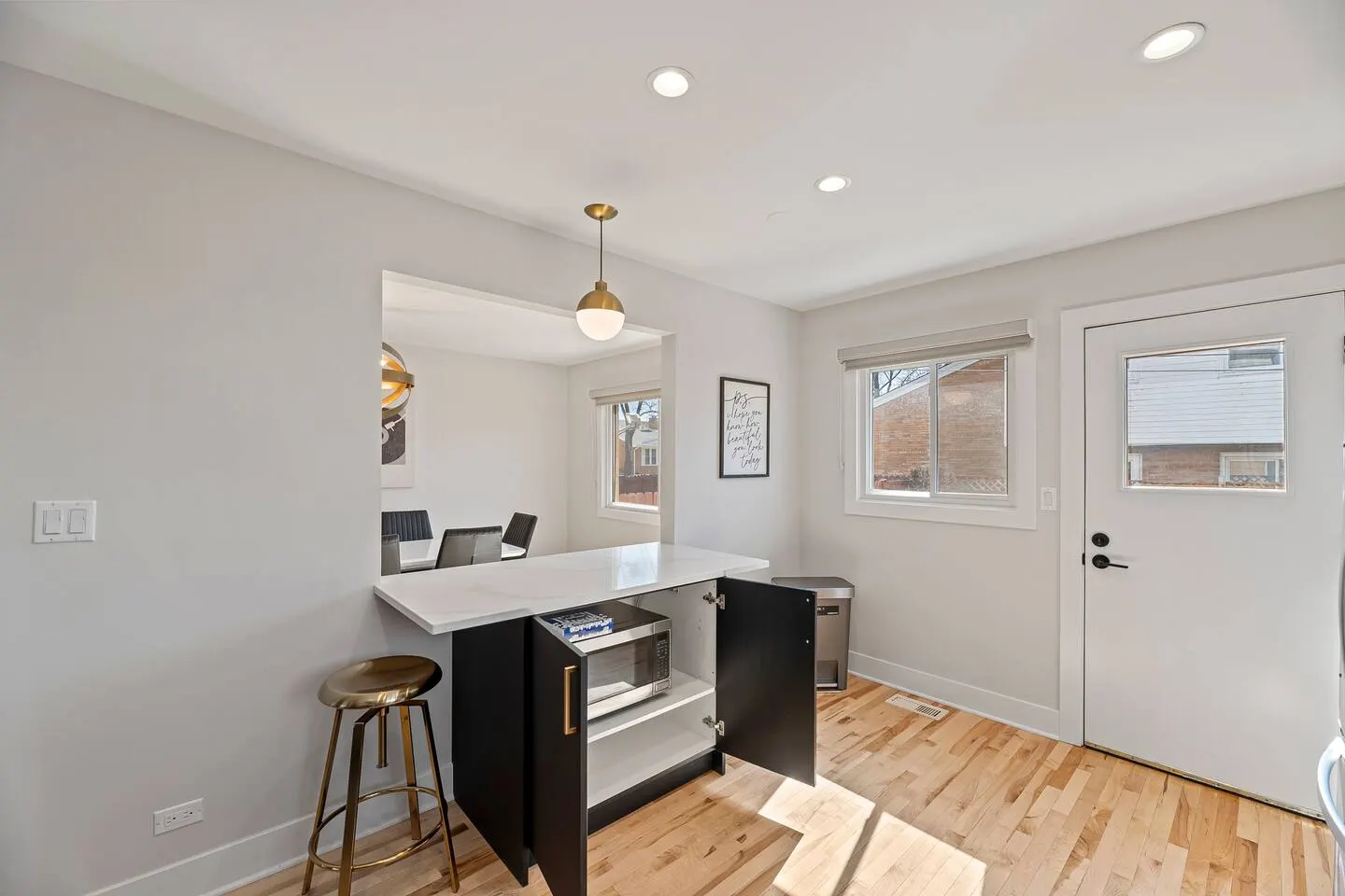 Renovated Mid-Century, 4 bed/2.1 bath townhome 8