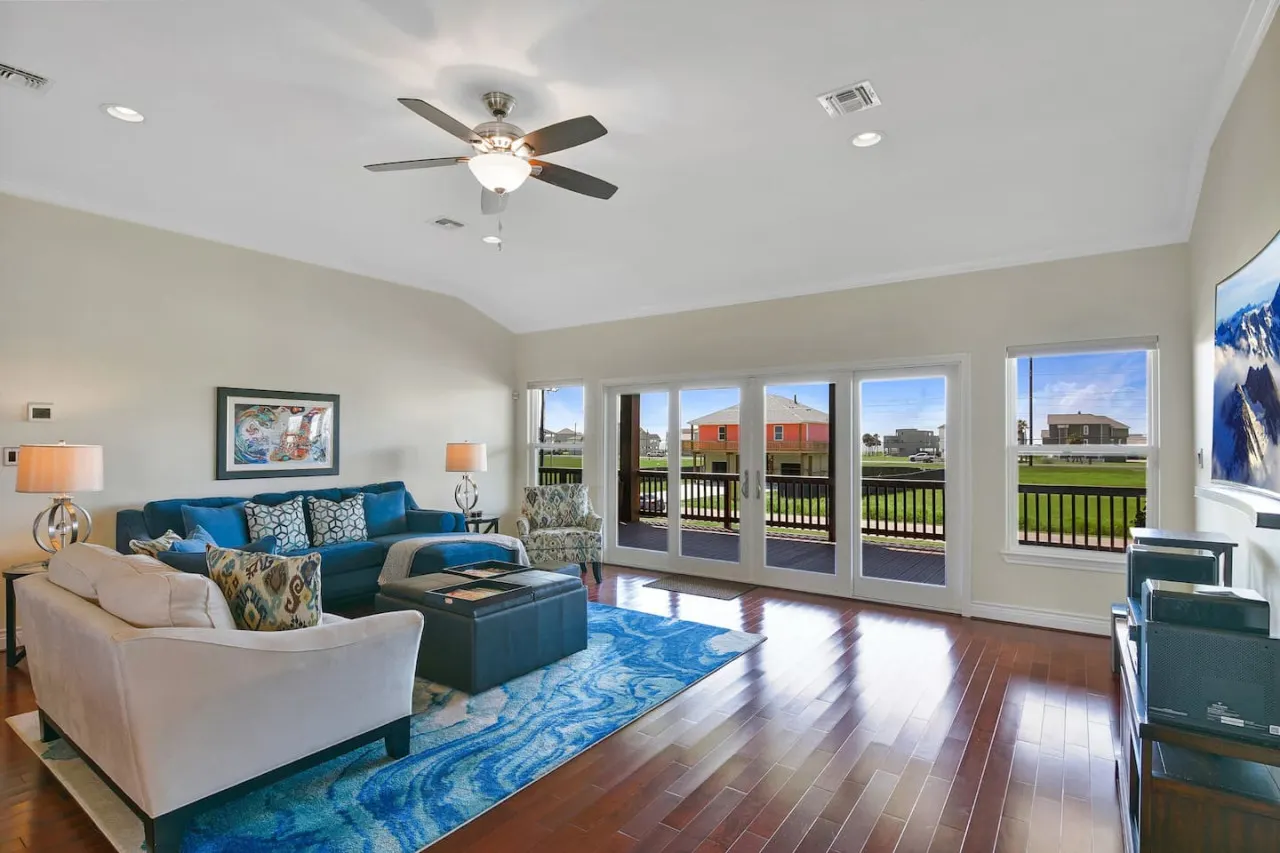Dancing with Waves 3 bedrooms 2 baths by Rose 1
