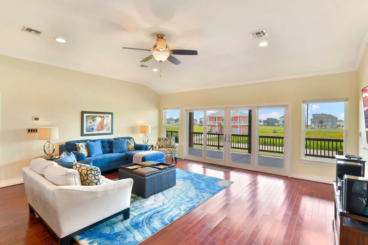 Dancing with Waves 3 bedrooms 2 baths by Rose 9