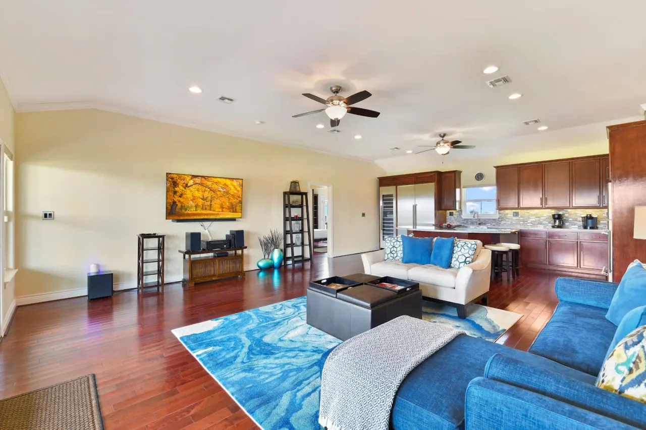 Dancing with Waves 3 bedrooms 2 baths by Rose 10
