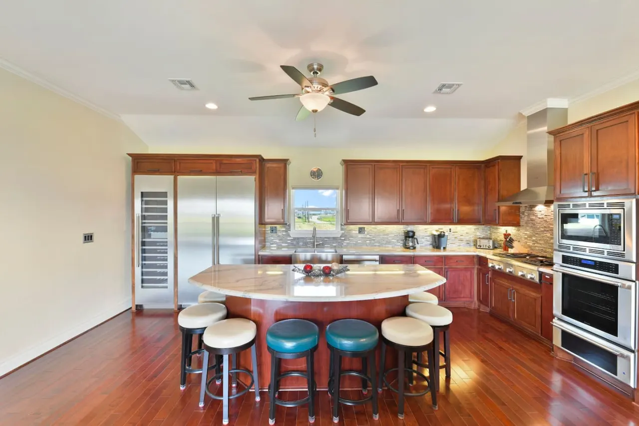 Dancing with Waves 3 bedrooms 2 baths by Rose 12