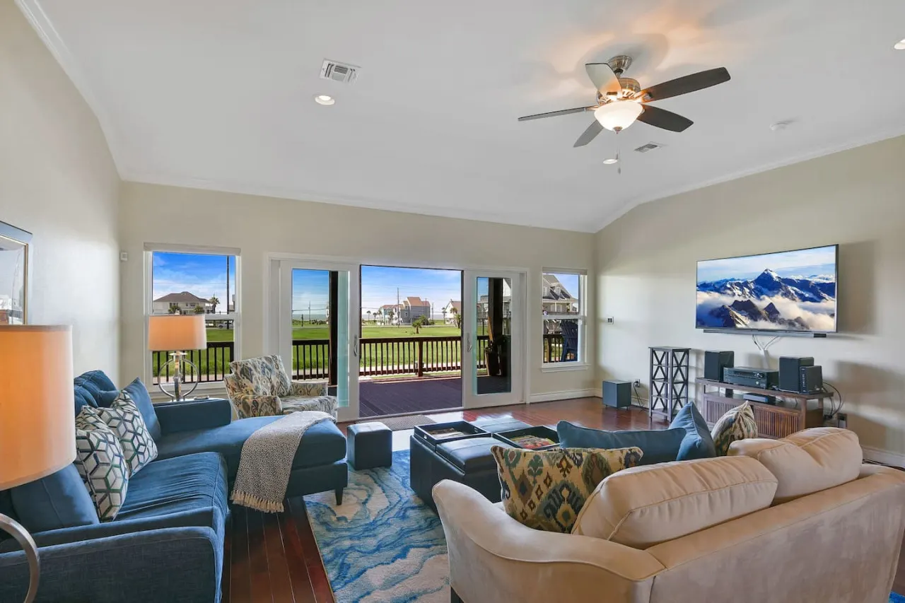 Dancing with Waves 3 bedrooms 2 baths by Rose 7