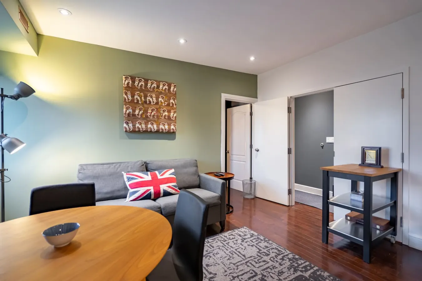 Stylish 2BR Suite • Popular Leslieville • Parking