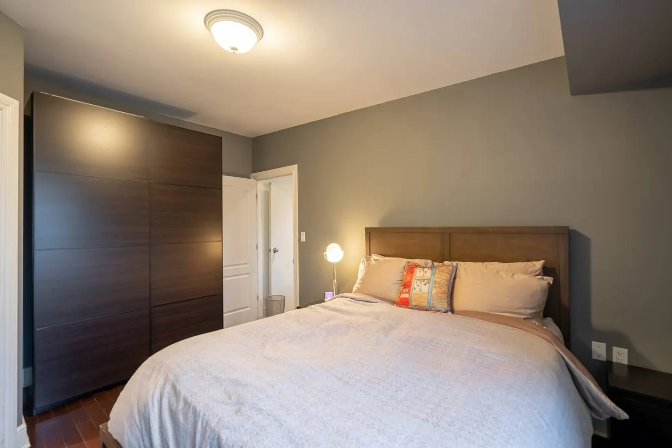 Stylish 2BR Suite Popular Leslieville Parking 13