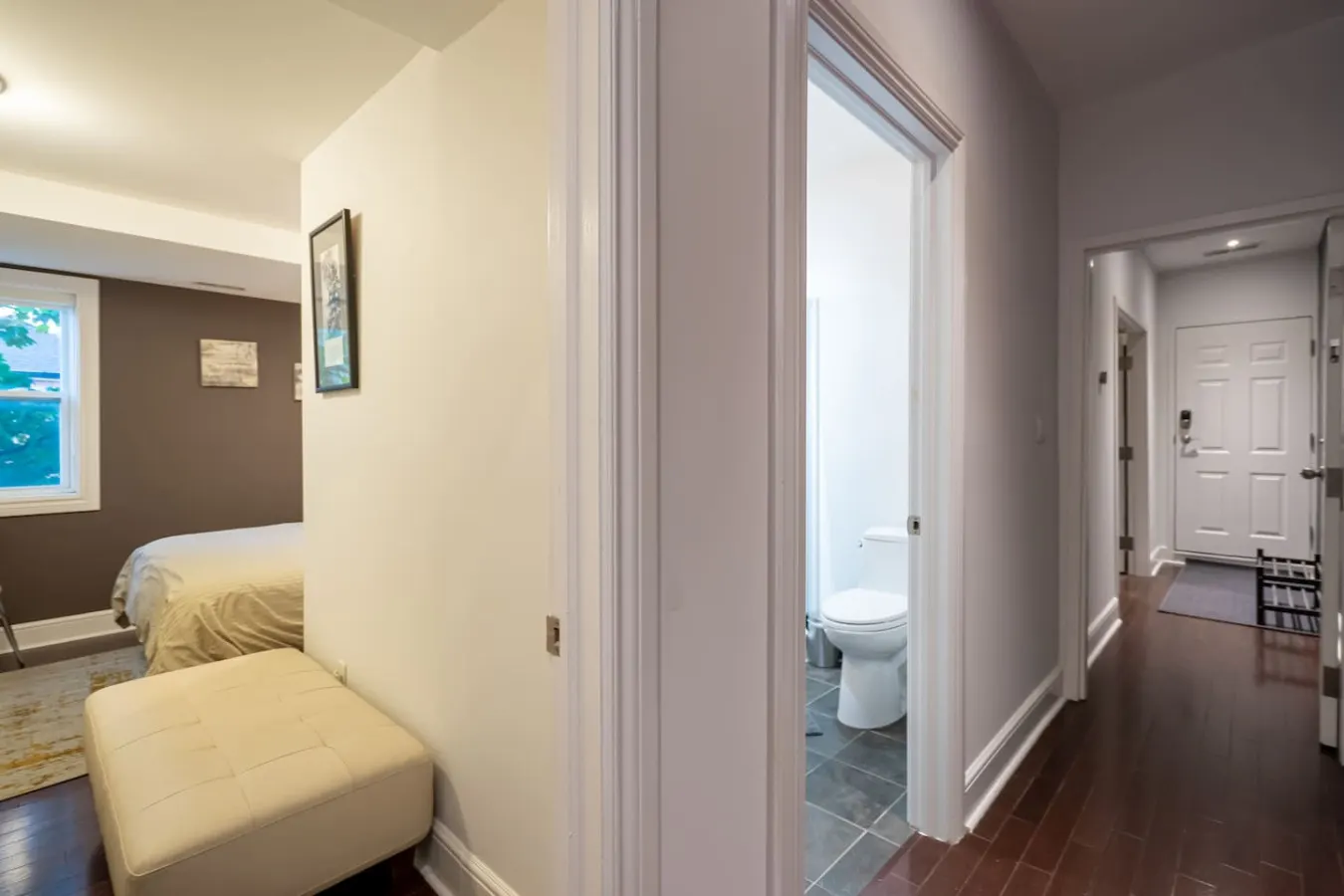 Stylish 2BR Suite Popular Leslieville Parking 14