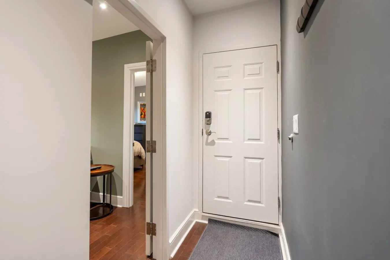 Stylish 2BR Suite Popular Leslieville Parking 16