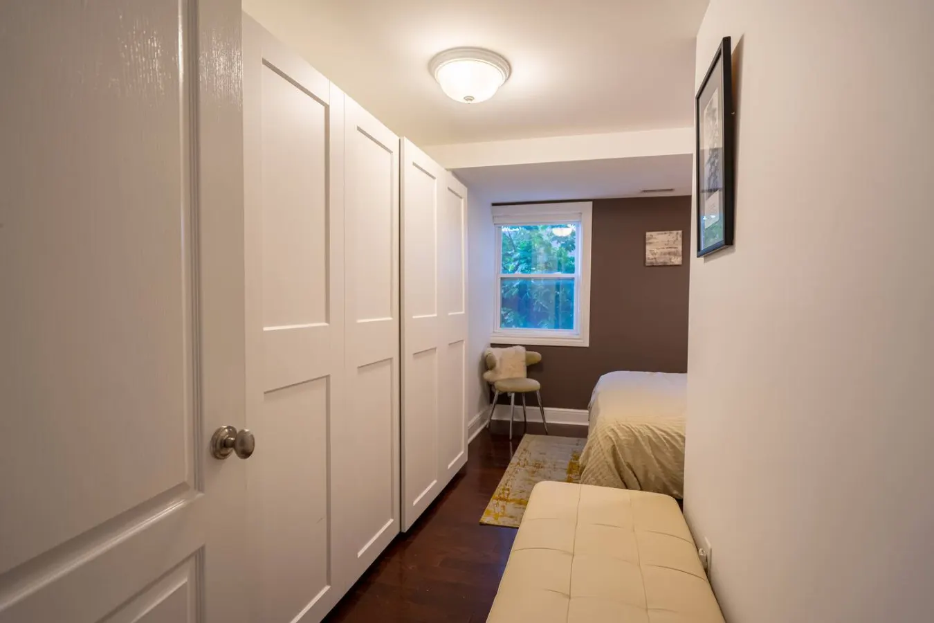 Stylish 2BR Suite Popular Leslieville Parking 17