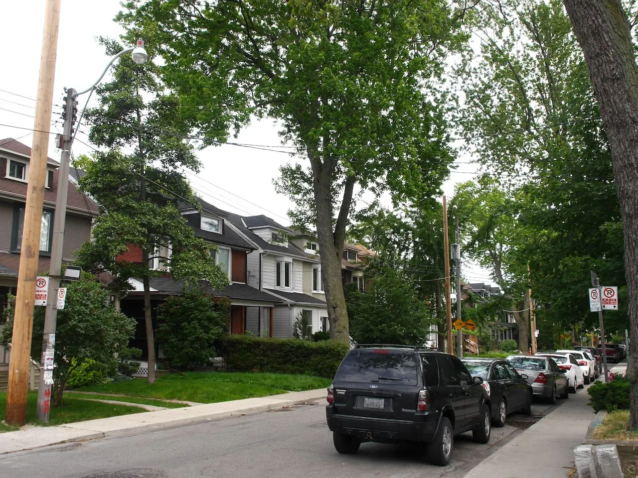 Stylish 2BR Suite Popular Leslieville Parking 7