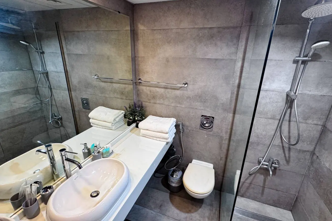 Jumeriah Lake Tower - Lake View (JLT) (MAG214) (1) 11