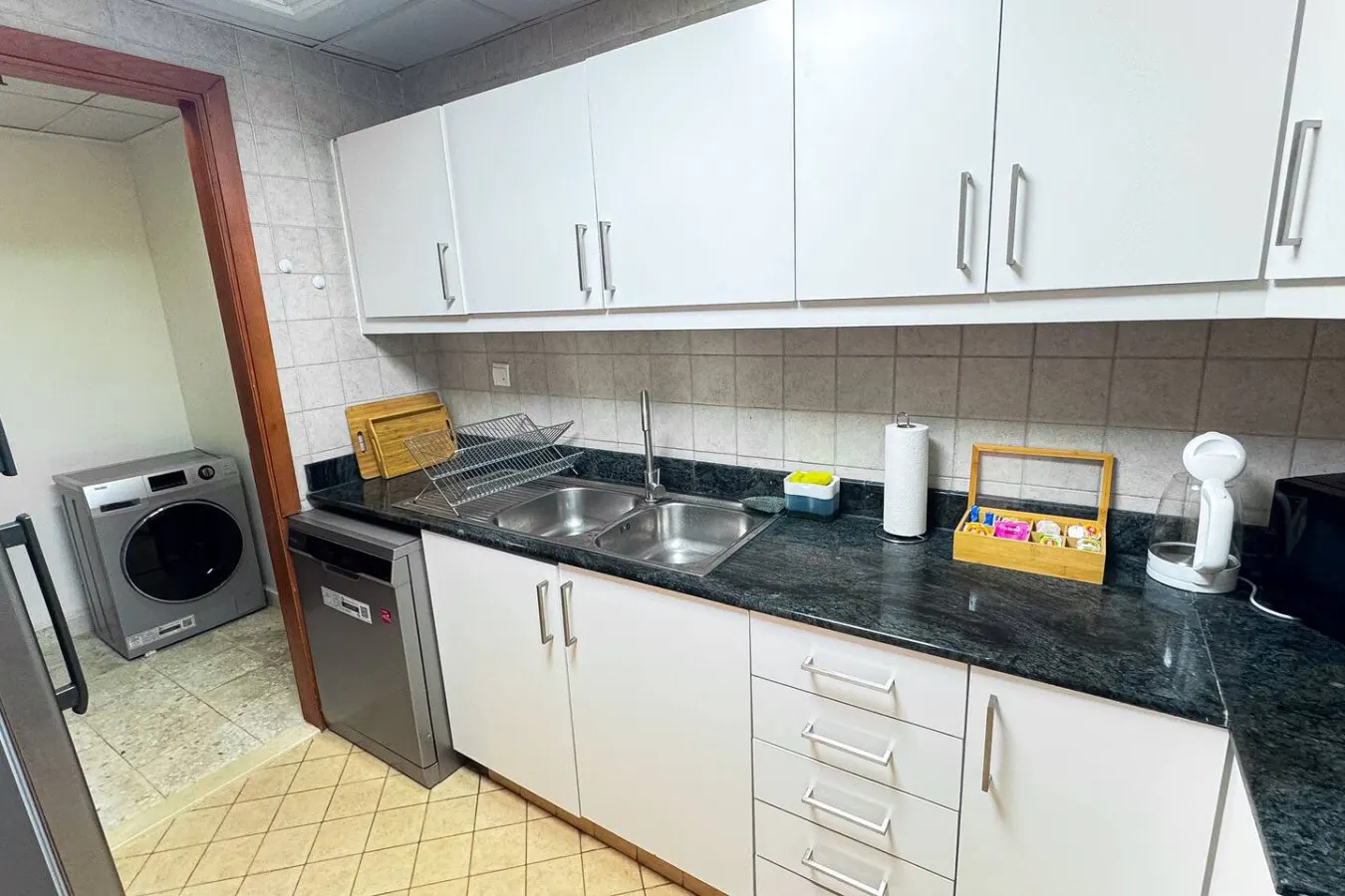 Jumeriah Lake Tower - Lake View (JLT) (MAG214) (1) 15