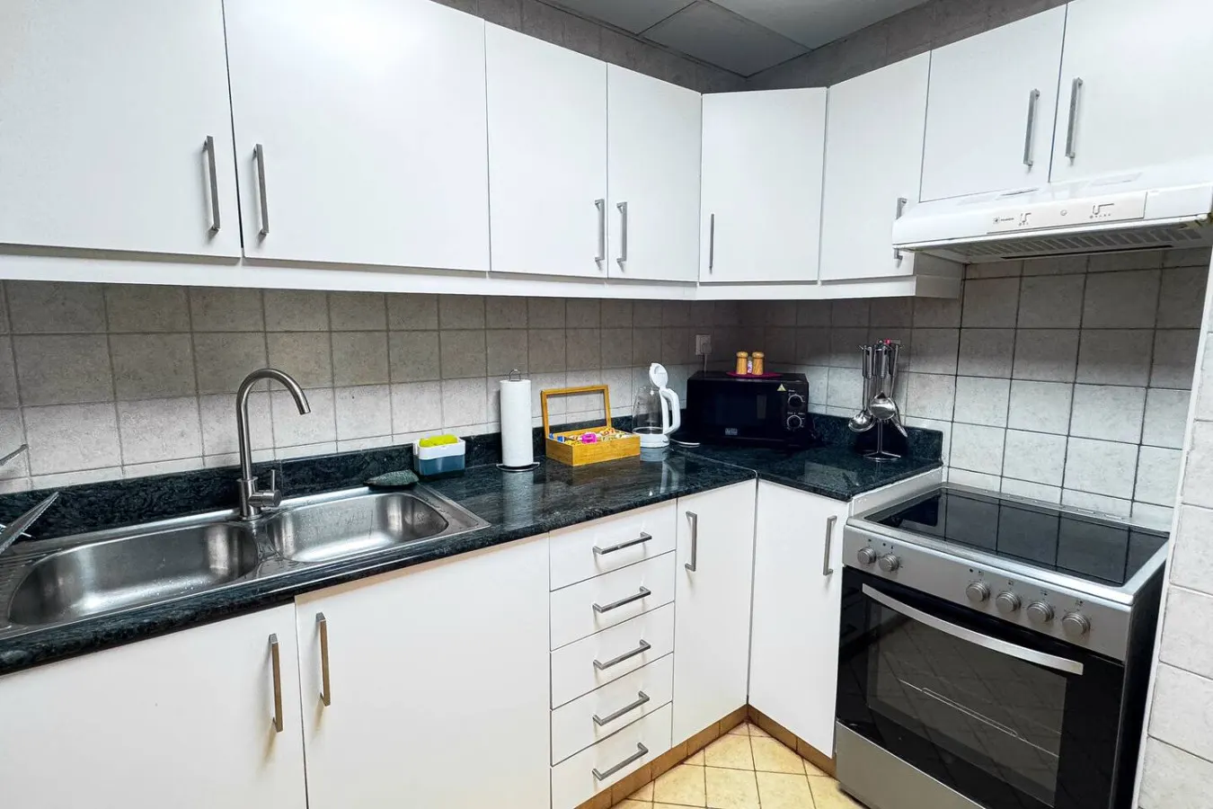 Jumeriah Lake Tower - Lake View (JLT) (MAG214) (1) 16