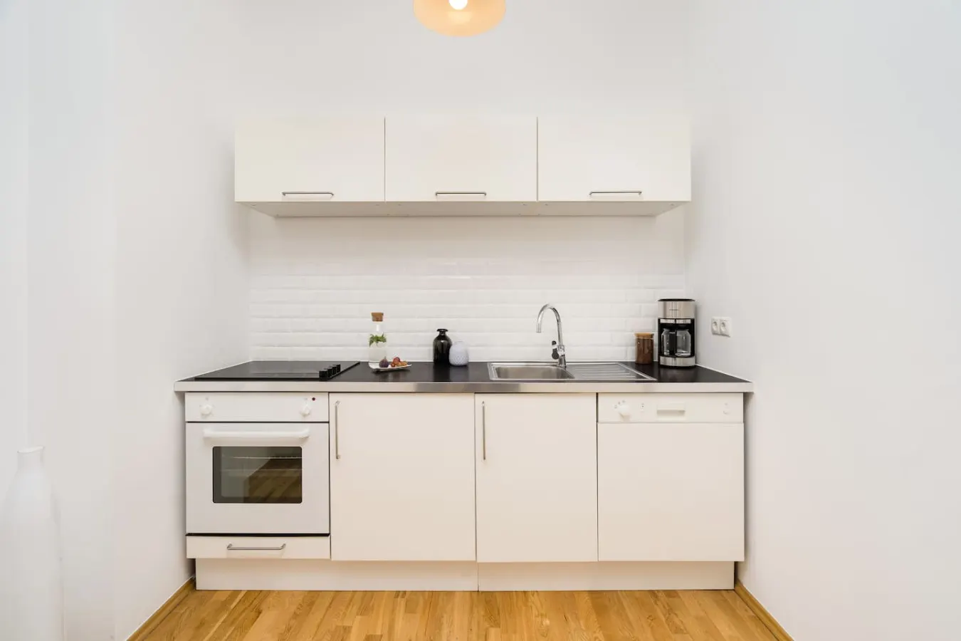 Modern Studio Apartment next to Rosenthaler Platz 11