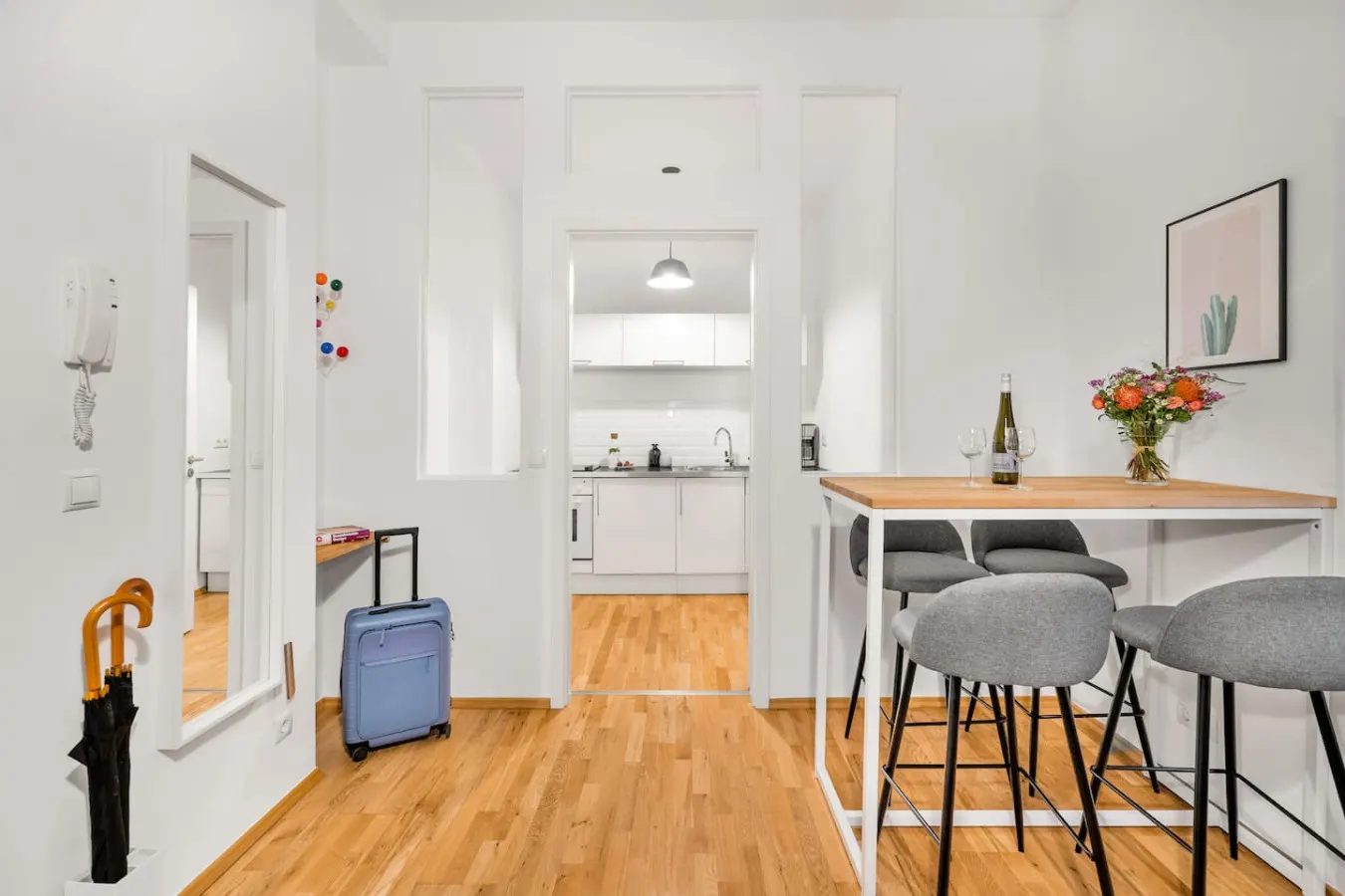 Modern Studio Apartment next to Rosenthaler Platz 6