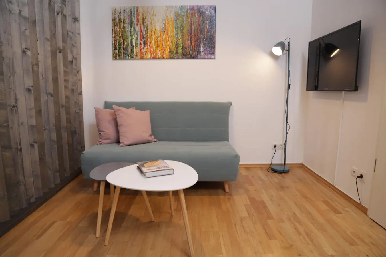 Modern Studio Apartment next to Rosenthaler Platz 8