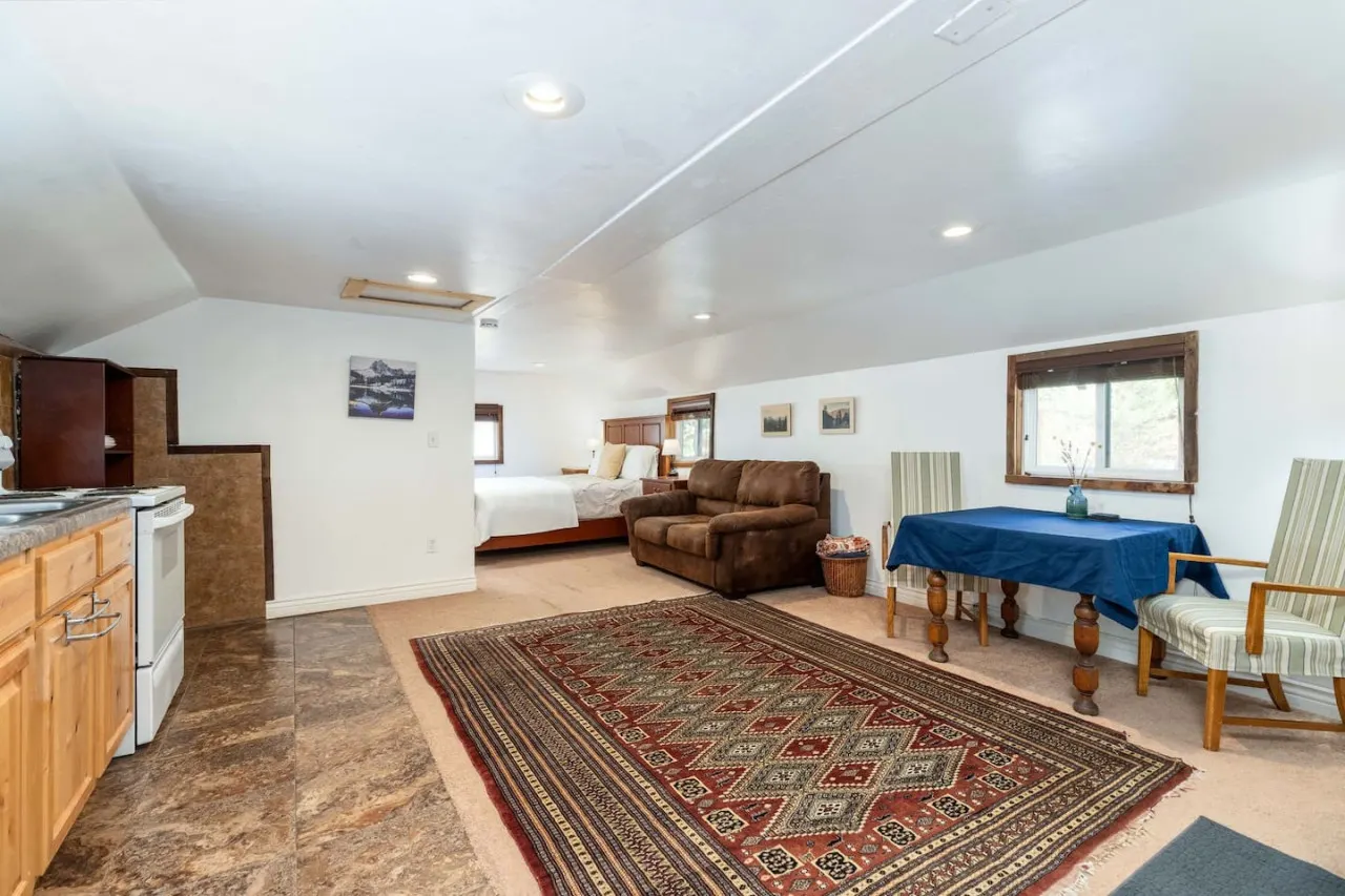 Mountain Apartment Located in BigCottonwood Canyon 9
