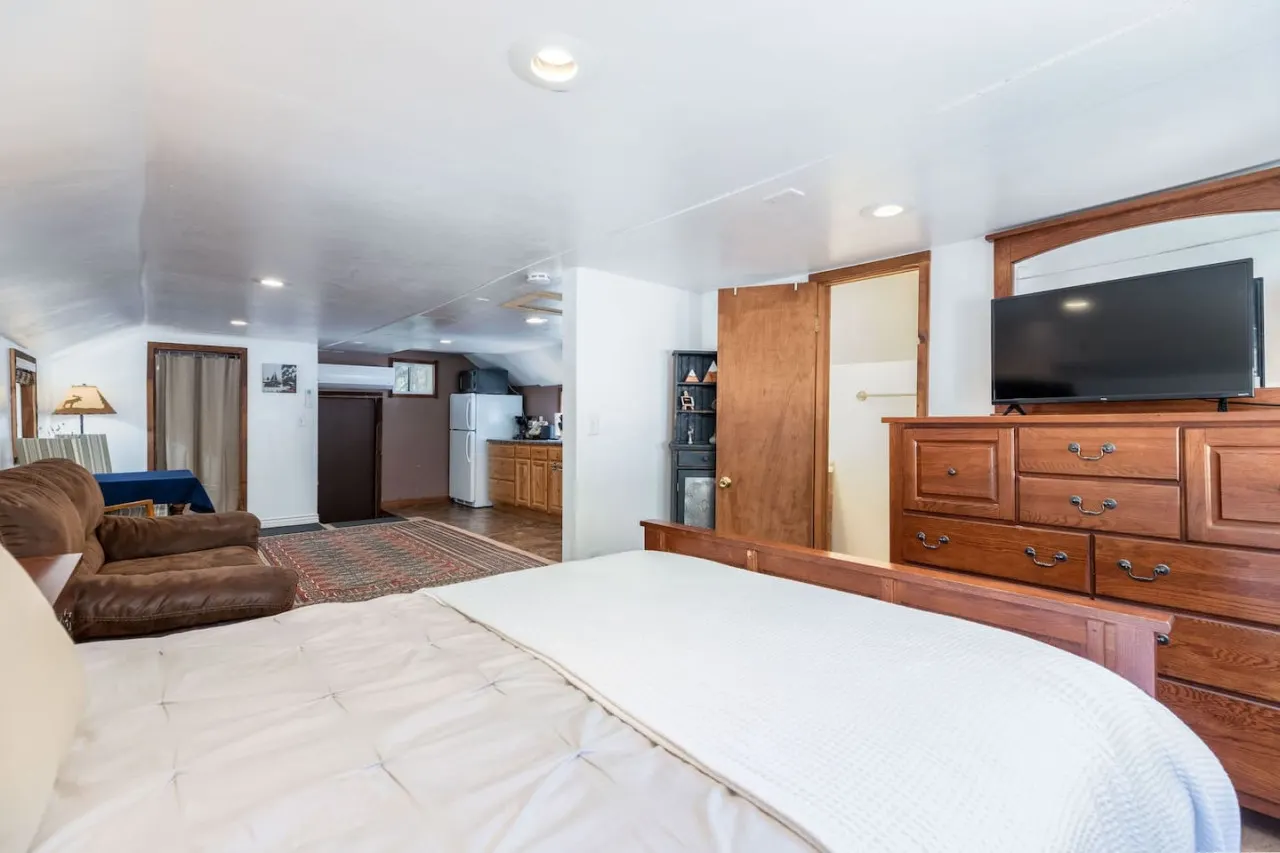Mountain Apartment Located in BigCottonwood Canyon 12