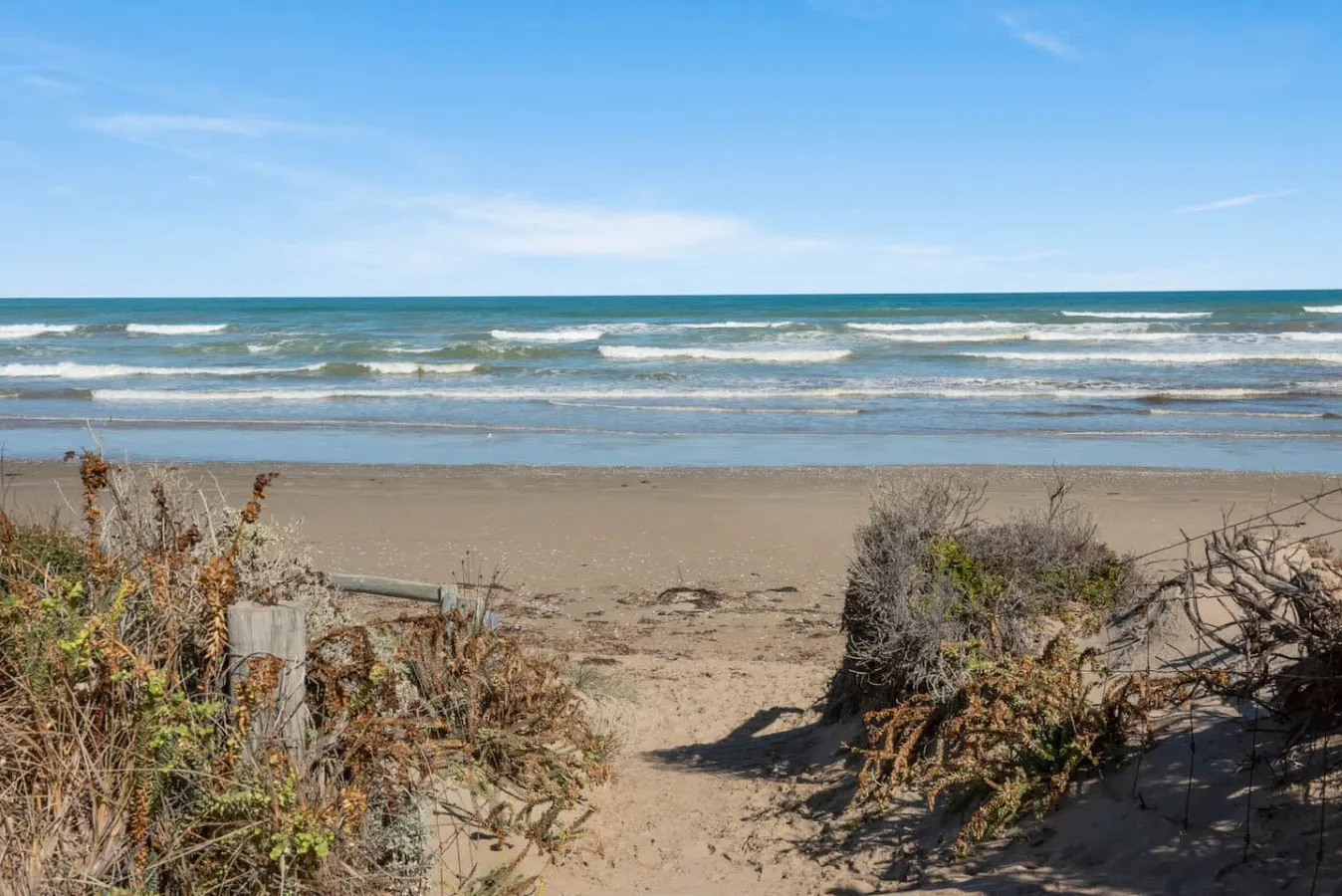 Timbers By The Sea, Beachfront Bliss with Fireplace — photo 3