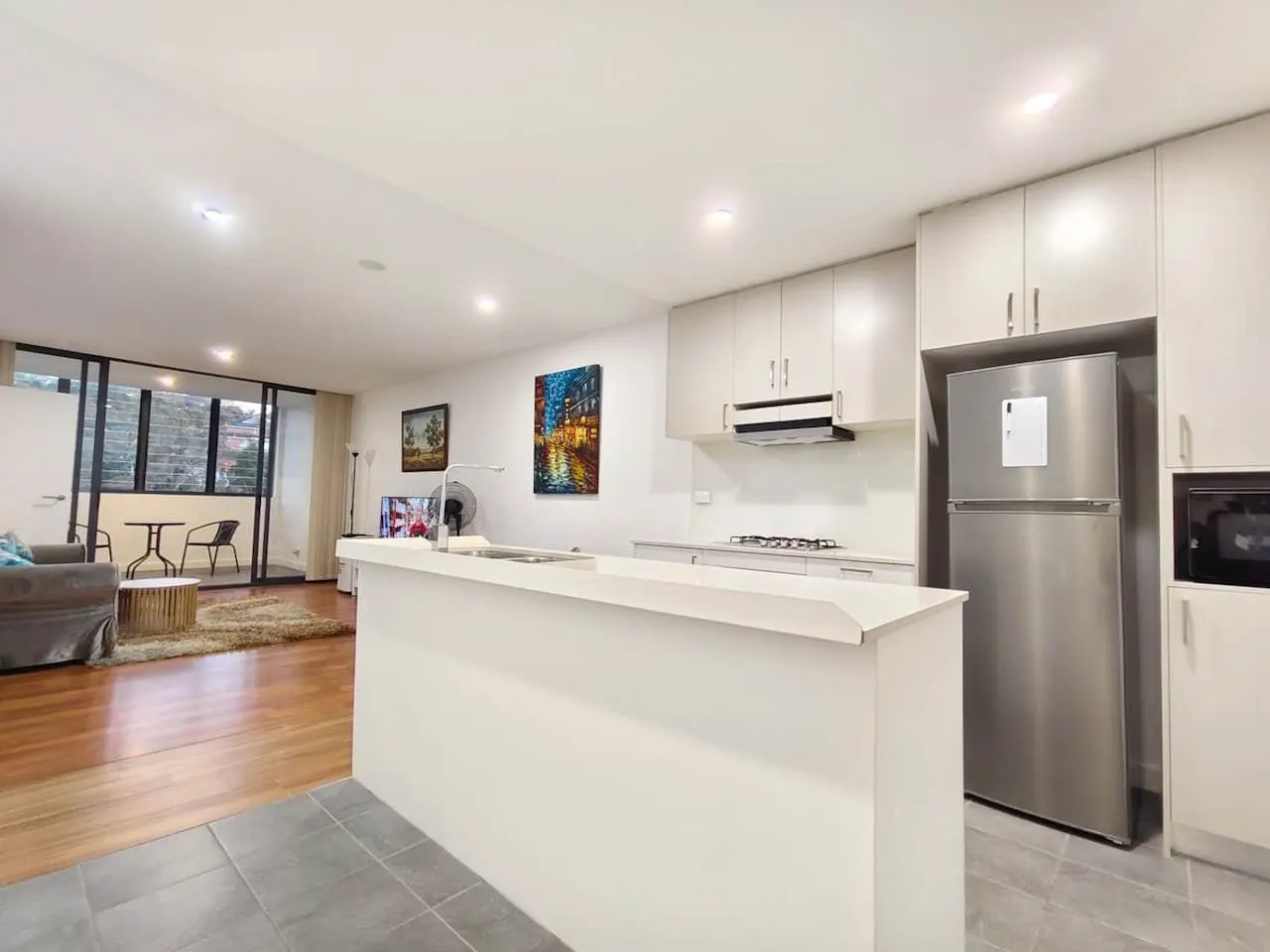 Dee Why 2BR Apartment Near Beach & Shops — photo 2