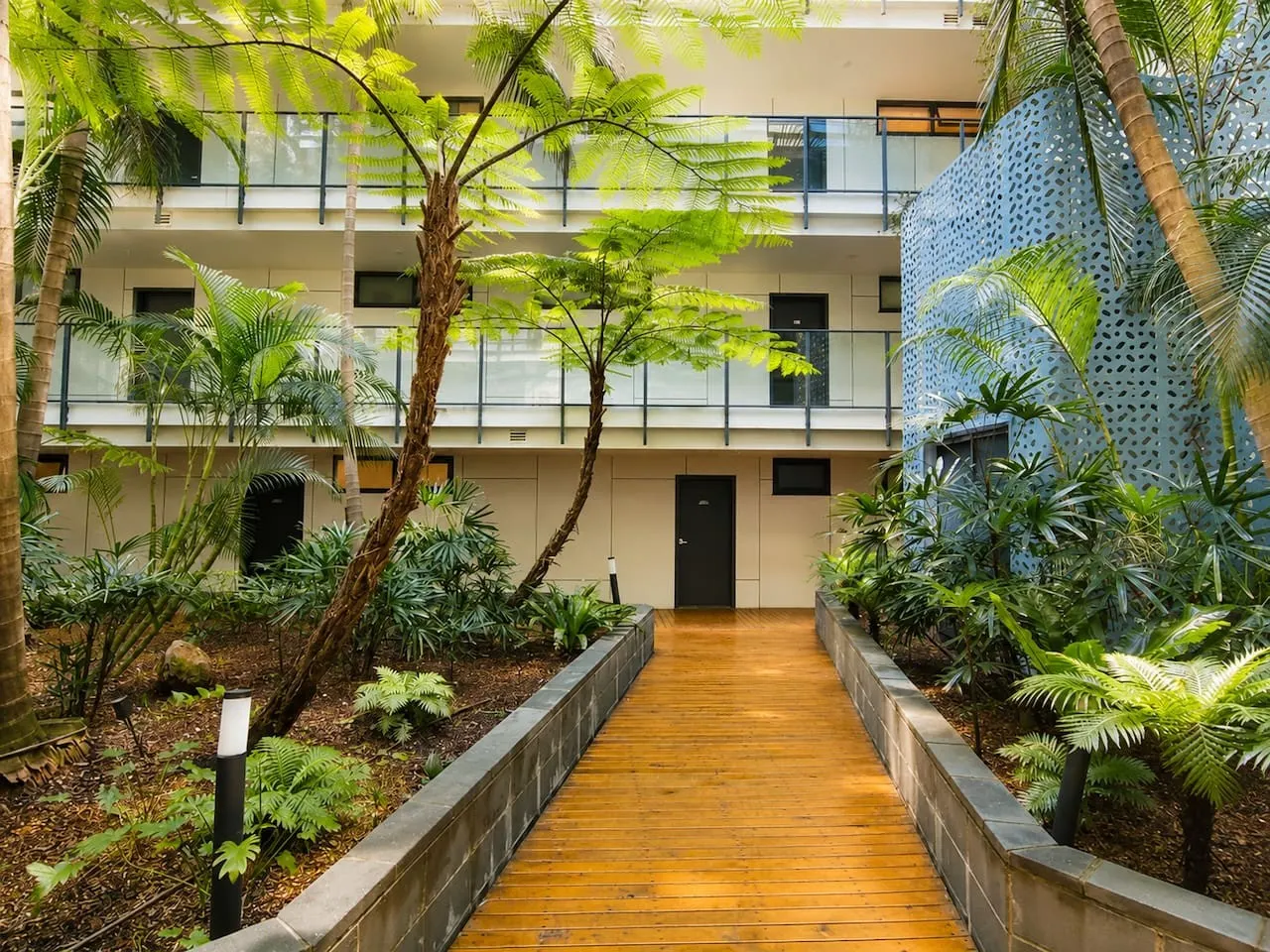 Dee Why 2BR Apartment Near Beach & Shops 14