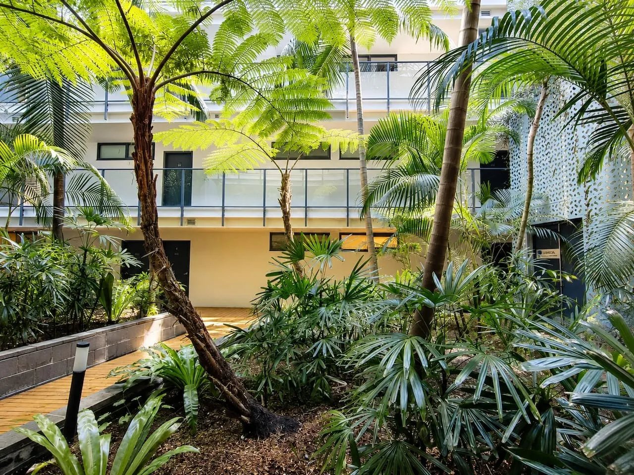 Dee Why 2BR Apartment Near Beach & Shops 15