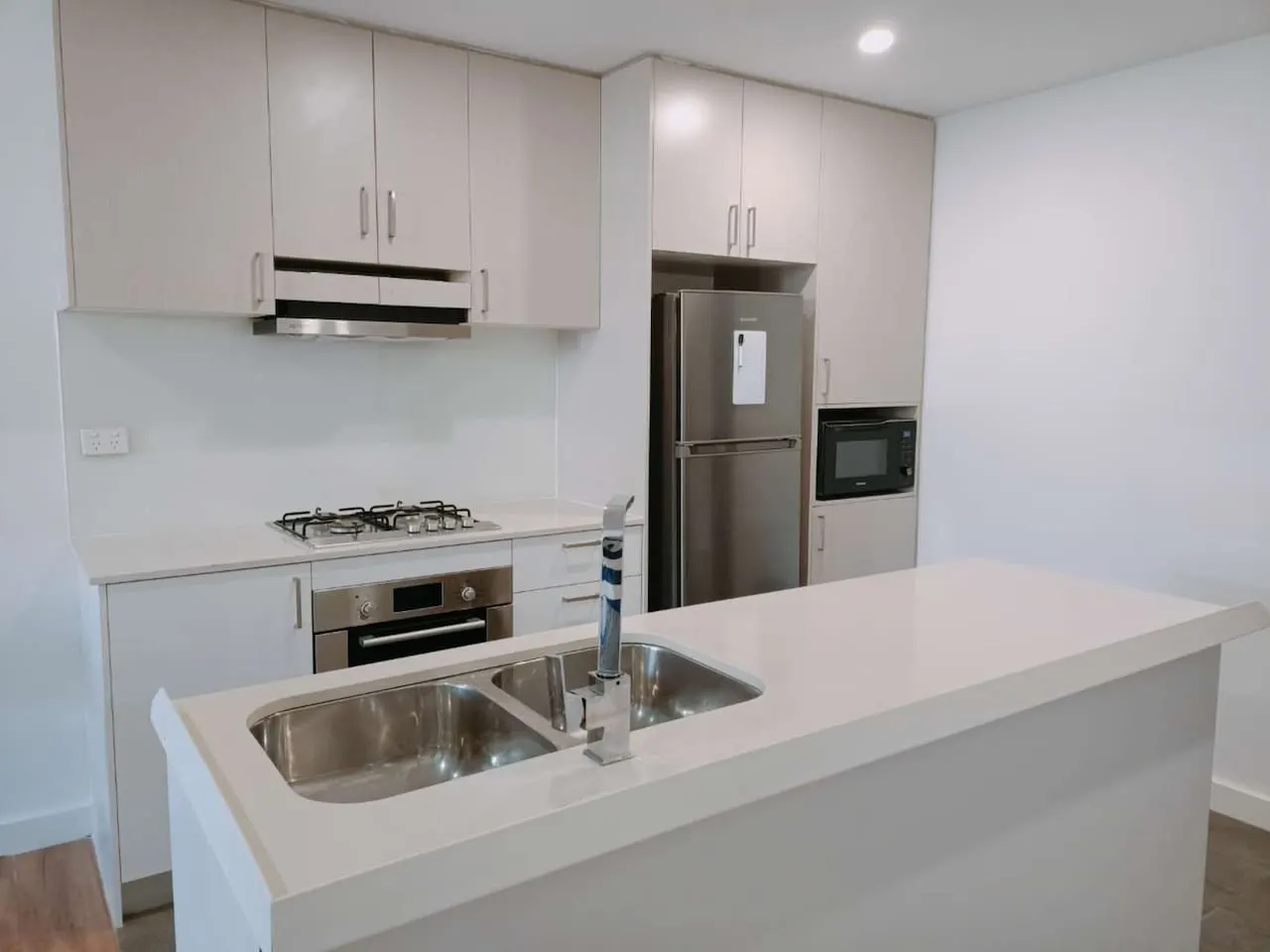 Dee Why 2BR Apartment Near Beach & Shops 8