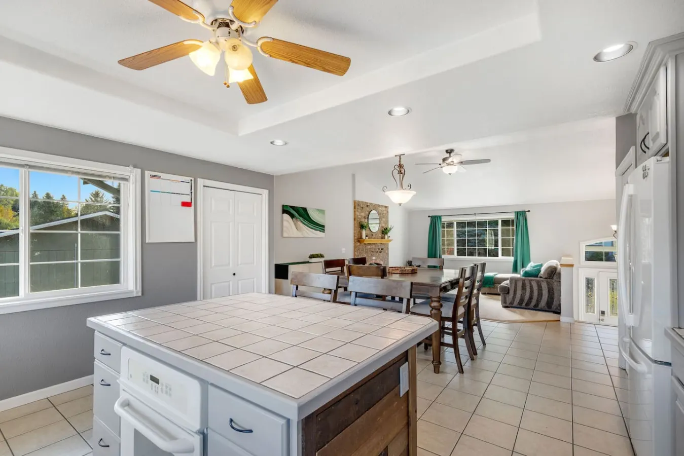 Spacious Family Escape: Hot Tub - Huge Yard 15