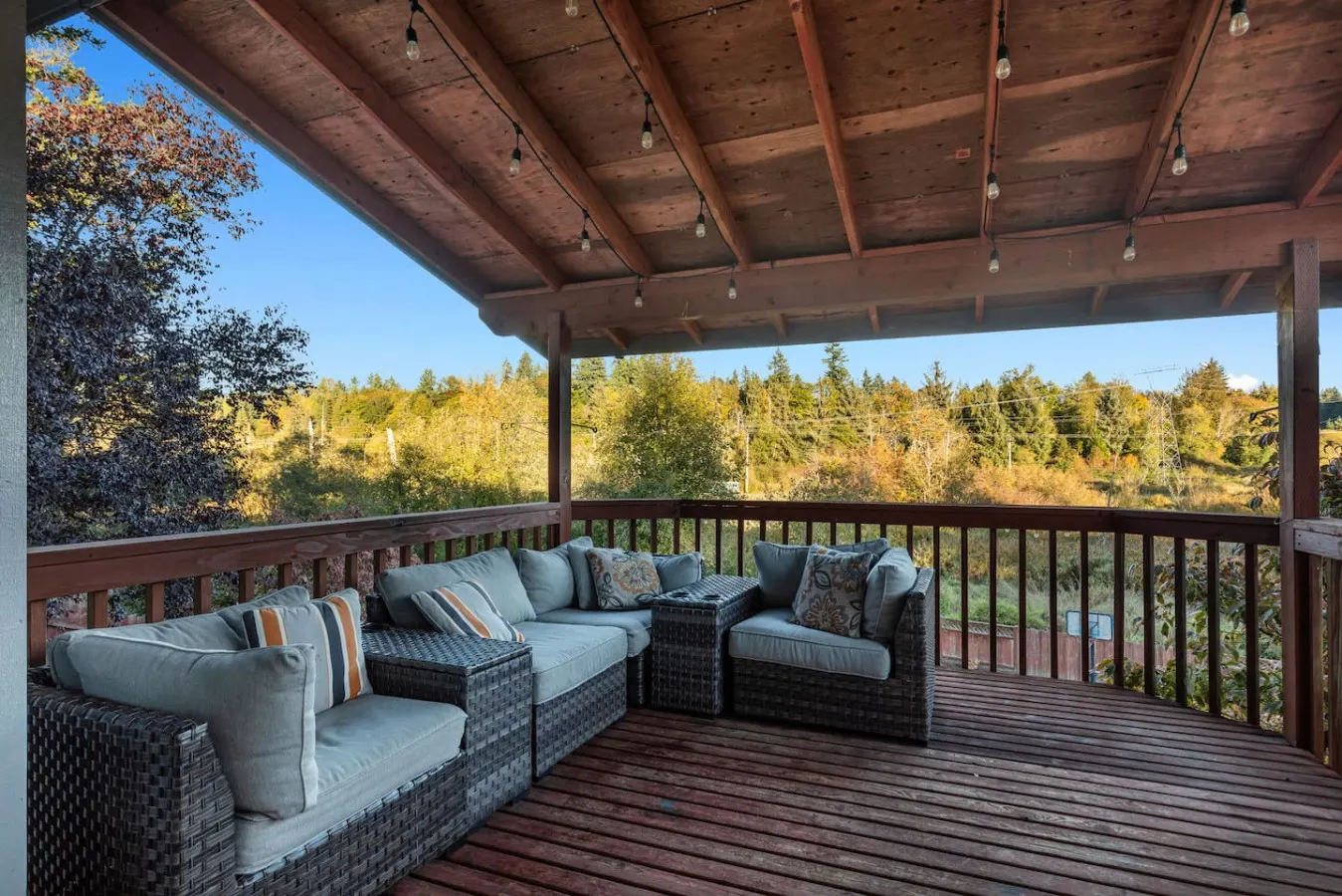 Spacious Family Escape: Hot Tub - Huge Yard — photo 5