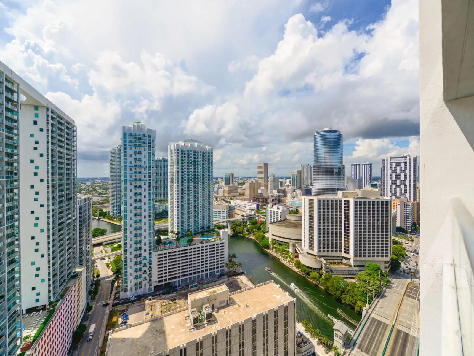 Apt 3107 Brickell Icon -Icon 1 bedr condo 17