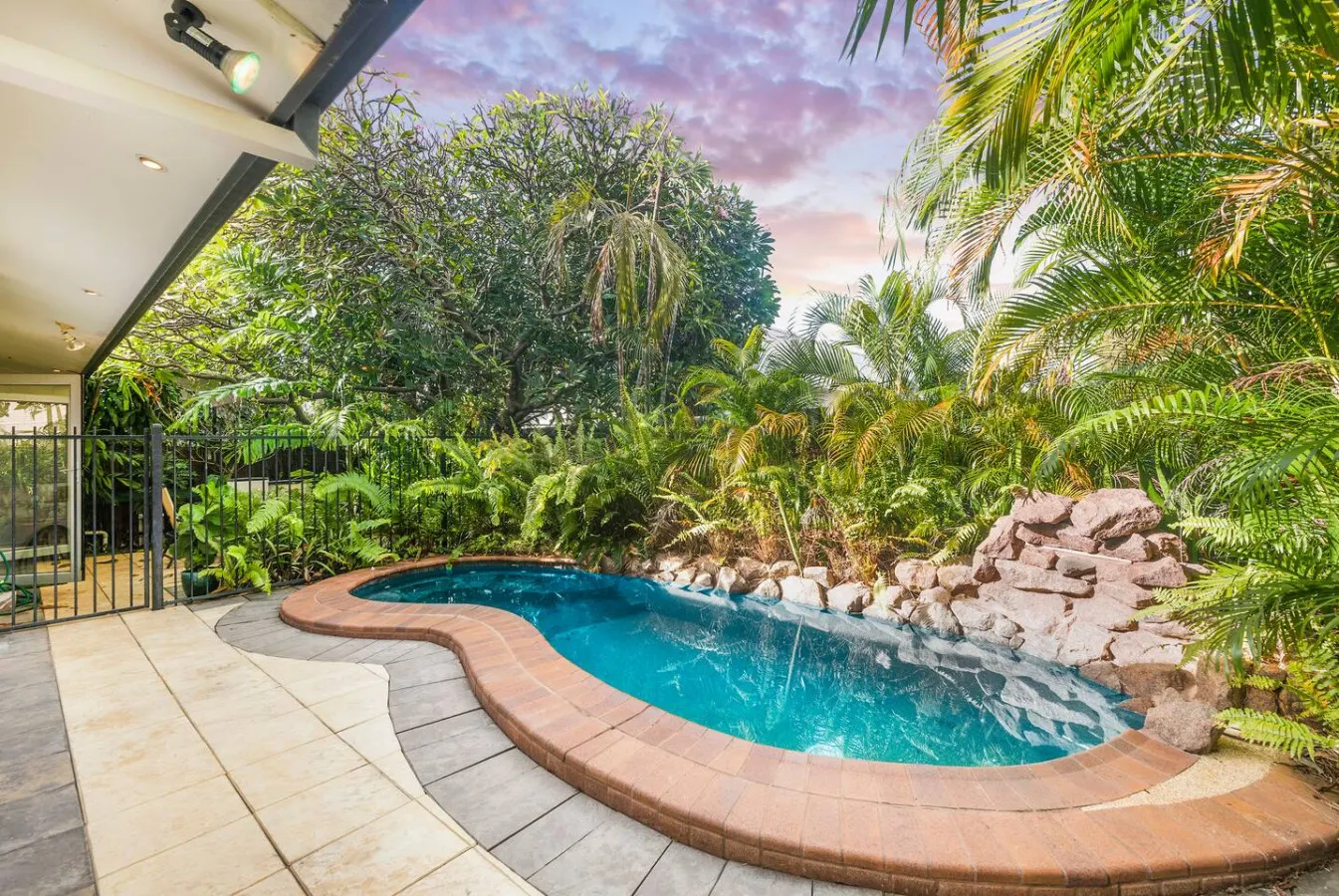 Zen Treetops ~ 2BR unit in Larrakeyah with private pool