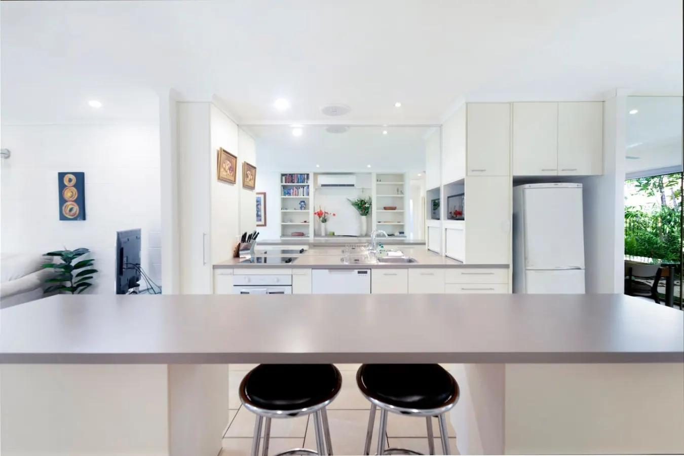Zen Treetops ~ 2BR unit in Larrakeyah with private pool 16