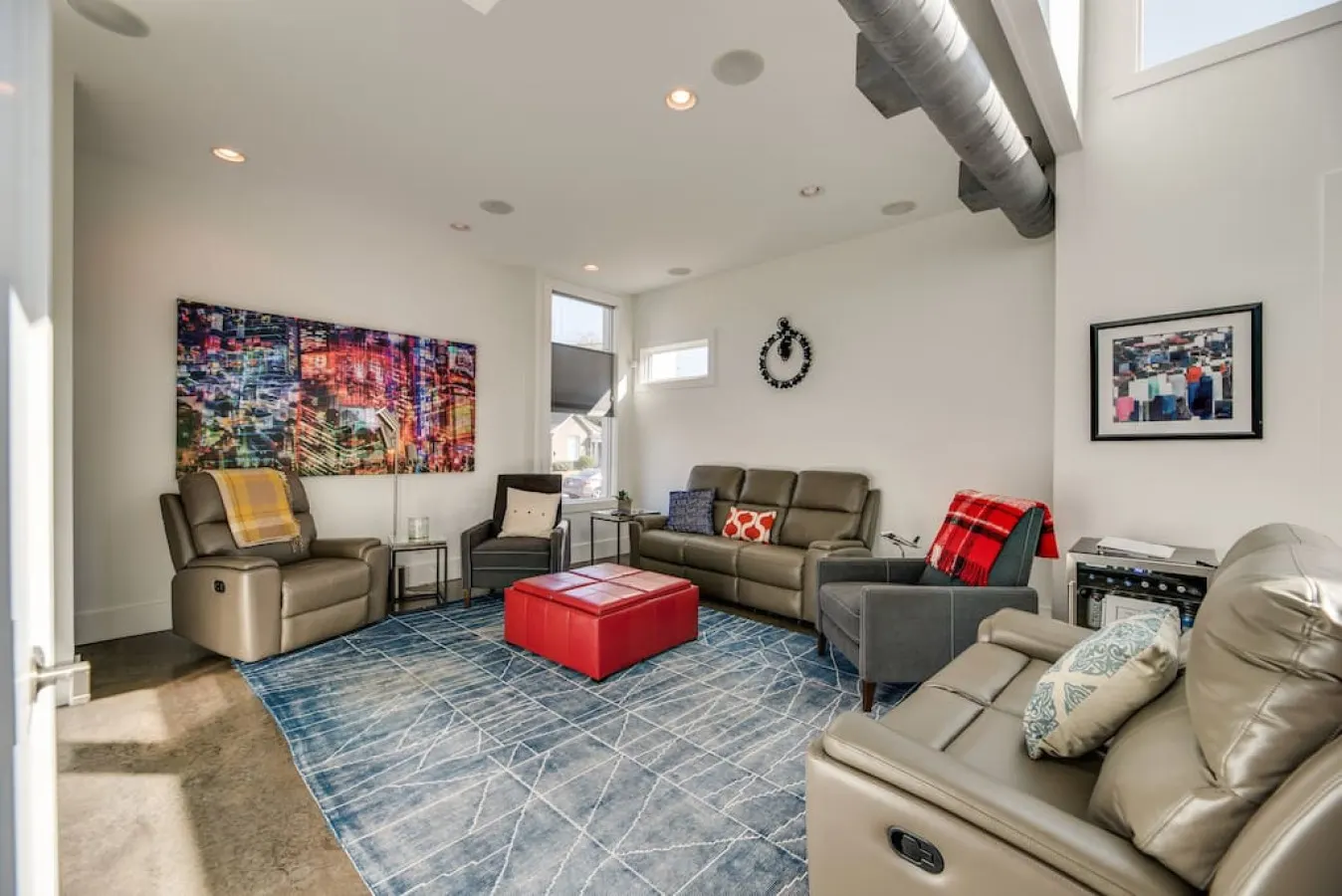 Downtown/Music Row/20 ft ceiling 2