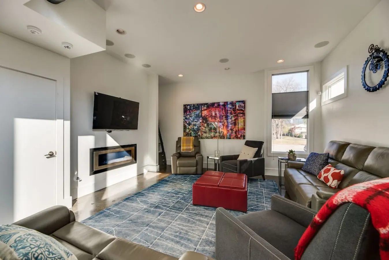 Downtown/Music Row/20 ft ceiling 3
