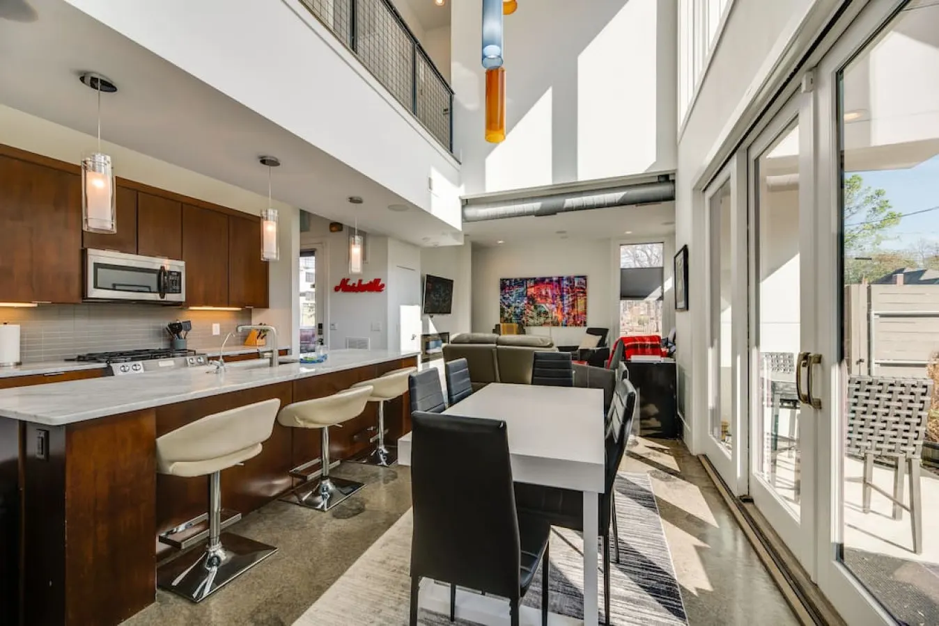 Downtown/Music Row/20 ft ceiling 4