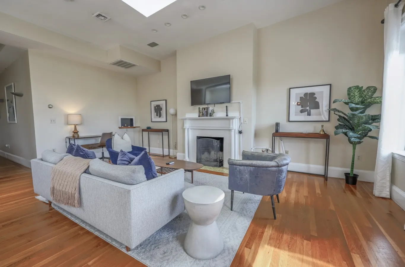Luxury 4BR 3.5BA in Fenway w/ Laundry & Roof Deck!